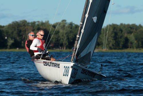 An elite boat with crew members hiked out on starboard tack