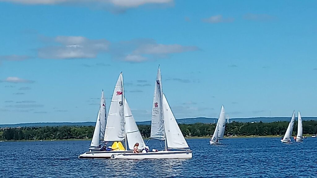 Martin 16s rounding the windward mark